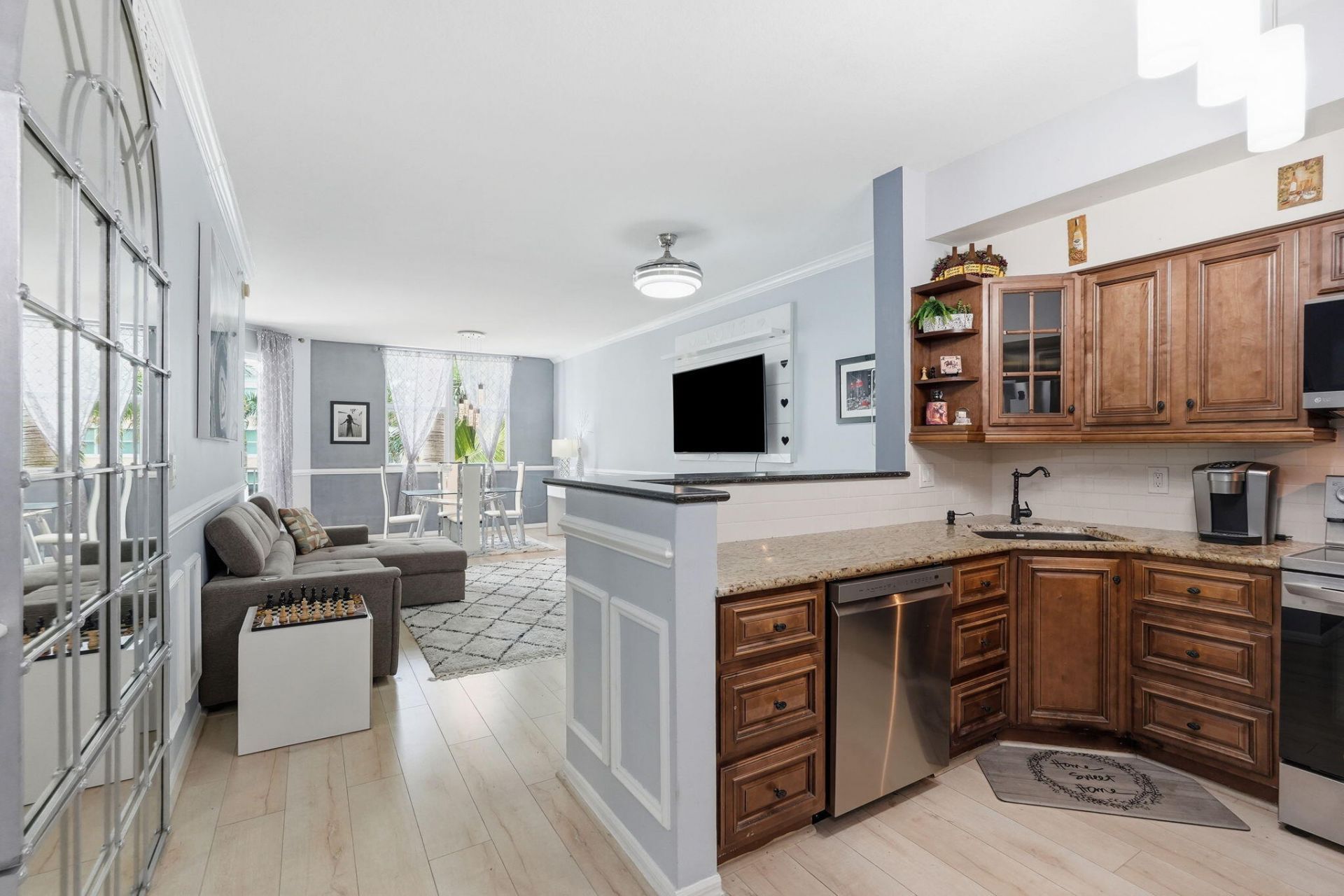 802 W Windward Way, Unit 304, Lantana, FL 33462 Photo