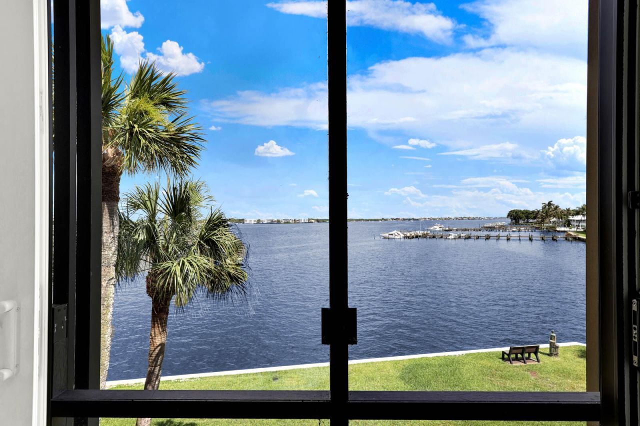 1950 SW Palm City Road, Unit 14-305, Stuart, FL 34994 Photo