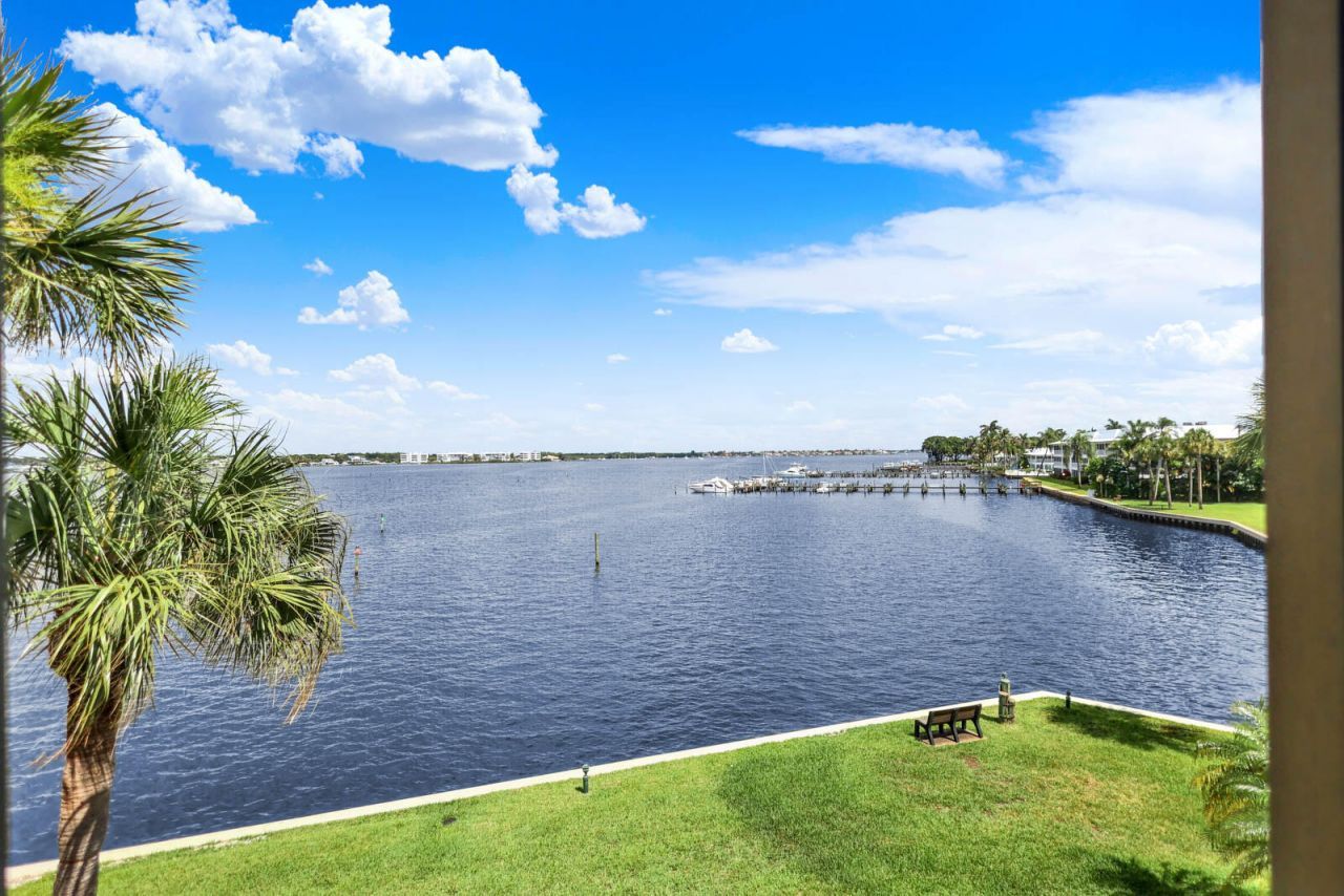 1950 SW Palm City Road, Unit 14-305, Stuart, FL 34994 Photo