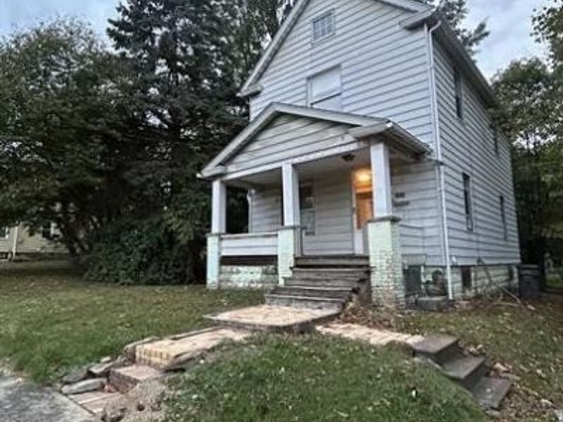 1976 Smithfield Street, Youngstown, OH 44509 Photo 1