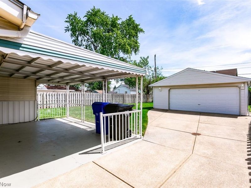 6379 Edgehurst Drive , Brook Park, OH 44142 Photo 39