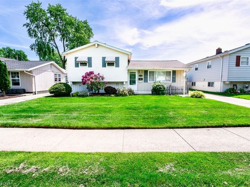 6379 Edgehurst Drive , Brook Park, OH 44142 Photo 4