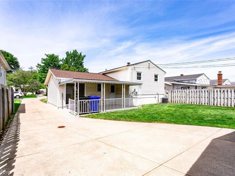 6379 Edgehurst Drive , Brook Park, OH 44142 Photo 40