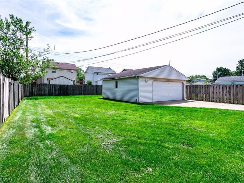 6379 Edgehurst Drive , Brook Park, OH 44142 Photo 43