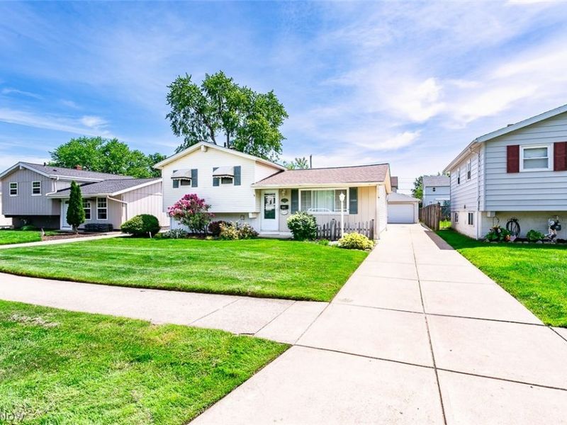 6379 Edgehurst Drive , Brook Park, OH 44142 Photo 6
