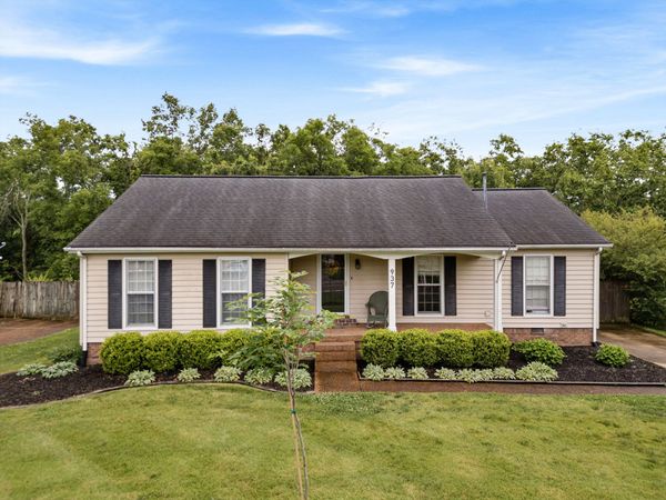 937 Harpeth Bend Dr, Nashville, TN 37221