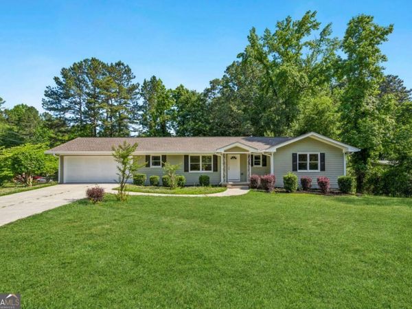 805 Gettysburg Trail NE, Kennesaw, GA 30144