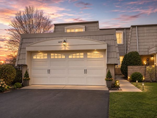 660 Versailles Circle, Unit F, Elk Grove Village, IL 60007