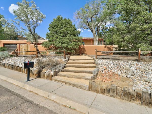 510 Camino De La Sierra NE, Albuquerque, NM 87123