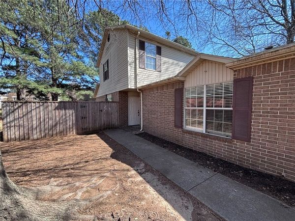 822 & 824 N Daisy Lane , Fayetteville, AR 72704