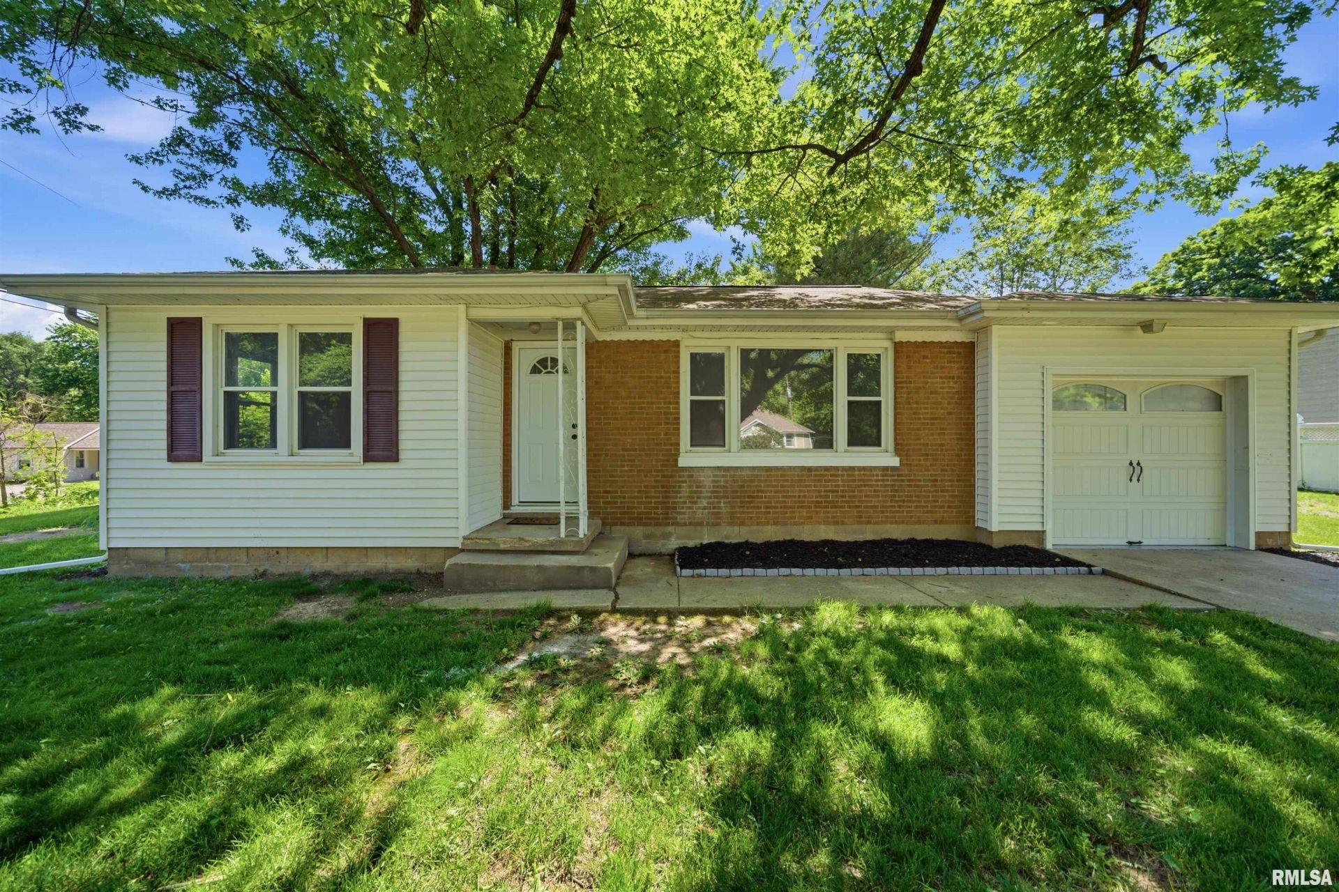 106 Brow Drive, East Peoria, IL 61611 Main Photo