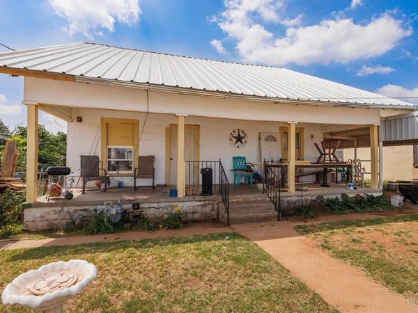 2202 Chester Street, Sweetwater, TX 79556