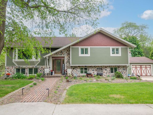 N29W29951 Shel-Mar Dr, Delafield, WI 53072