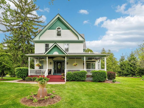 10763 N Cedarburg Rd, Mequon, WI 53092