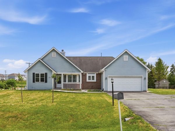 N56W18034 Evergreen Ln, Menomonee Falls, WI 53051