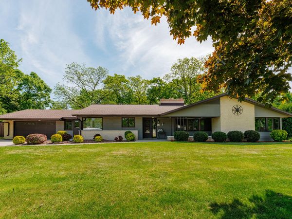 W124S6438 Hawthorne Rd, Muskego, WI 53150