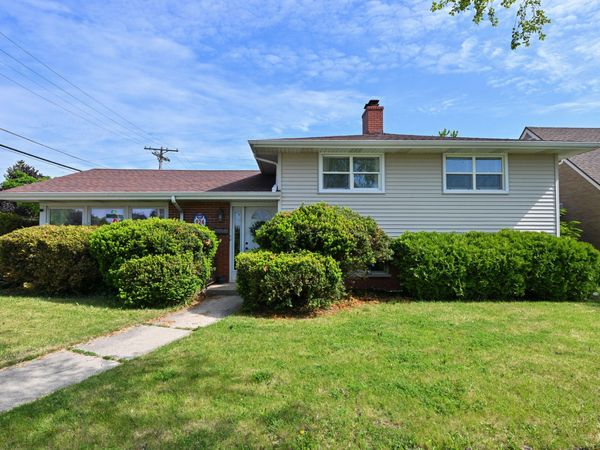 924 Montclair Dr, Racine, WI 53402