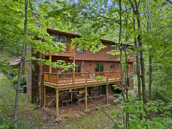 S87W28270 Lookout Ln, Mukwonago, WI 53149