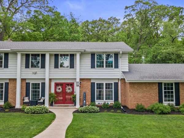 N10W27274 Rolling Ridge Dr, Pewaukee, WI 53188