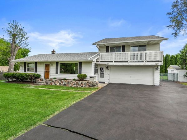 21190 Watertown Rd, Brookfield, WI 53186