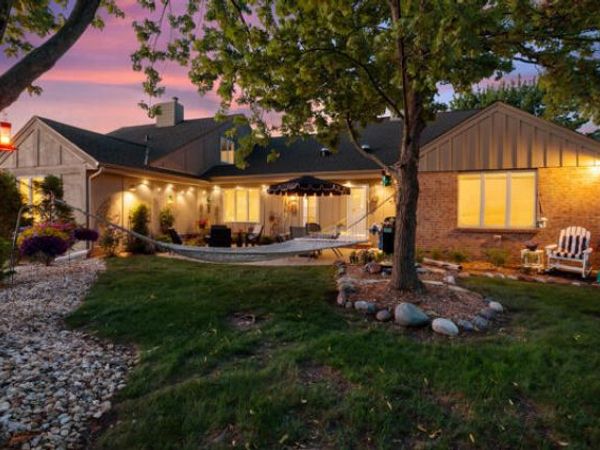 10041 N Holmes Ct, Mequon, WI 53092