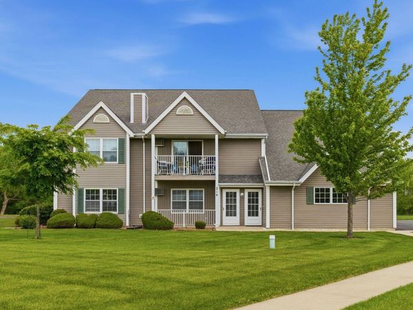 214 Minz Park Cir, Unit 2, West Bend, WI 53095