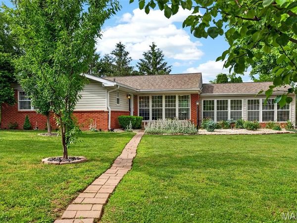 9211 Old Bonhomme Road, Olivette, MO 63132