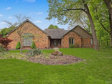 21470 Woodfarm Drive, Northville, MI 48167
