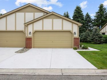 18344 Greenmeadow Drive , Clinton Twp, MI 48038