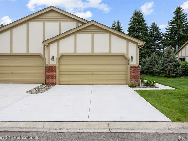 18344 Greenmeadow Drive , Clinton Twp, MI 48038