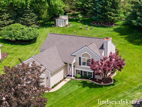 2206 Thistledowne Drive NE, Grand Rapids, MI 49505