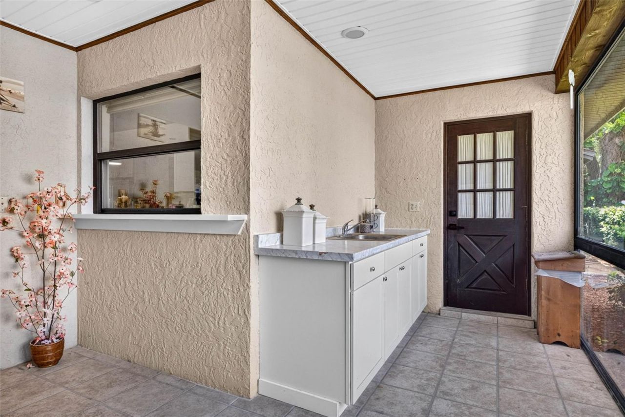 11004 Theresa Arbor Drive, Temple Terrace, FL 33617 Photo