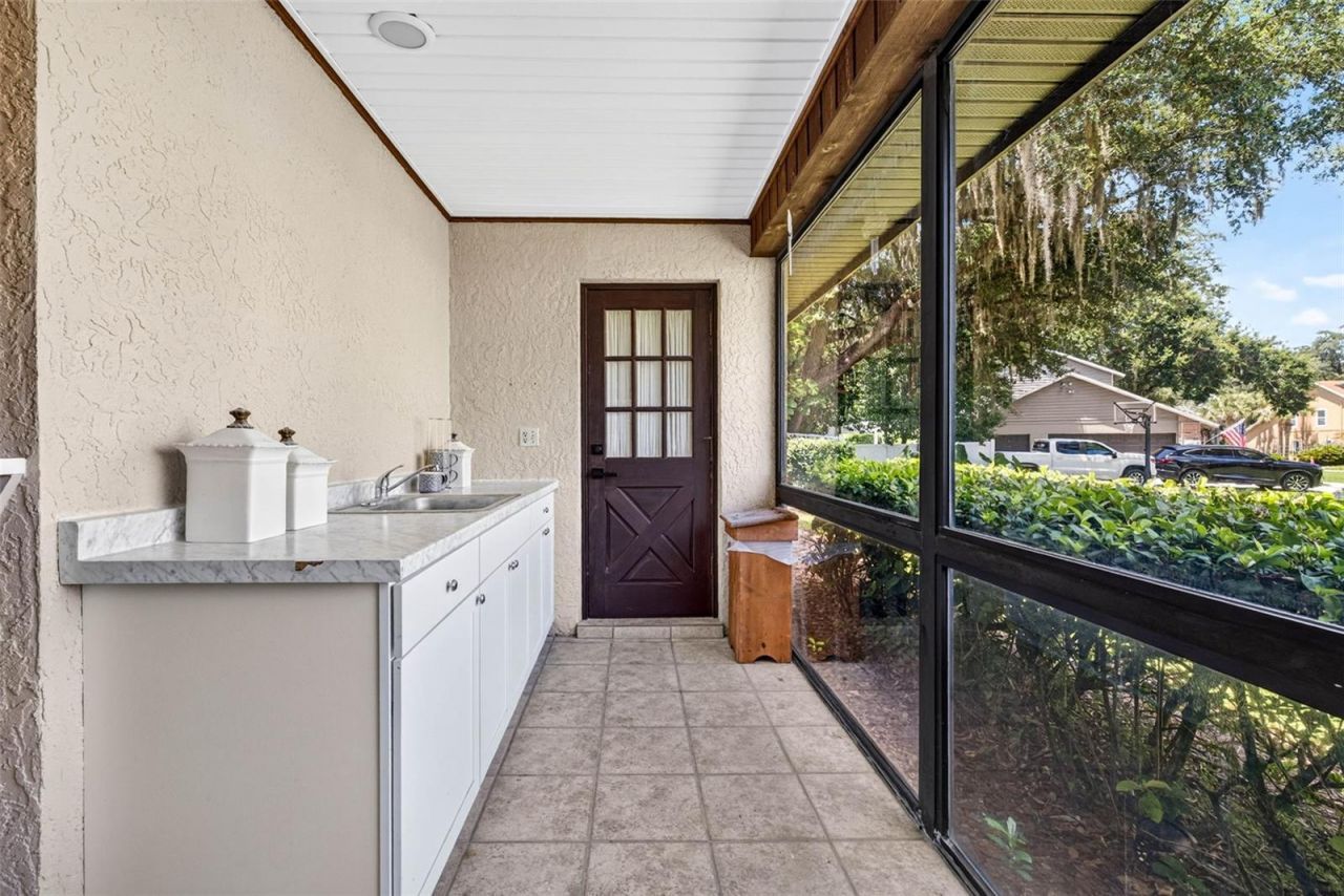 11004 Theresa Arbor Drive, Temple Terrace, FL 33617 Photo