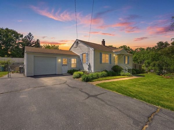 44 Harding St, Springfield, MA 01109