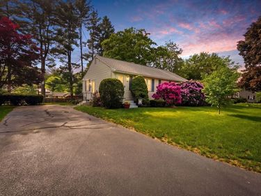 28 Northway Dr, Springfield, MA 01119