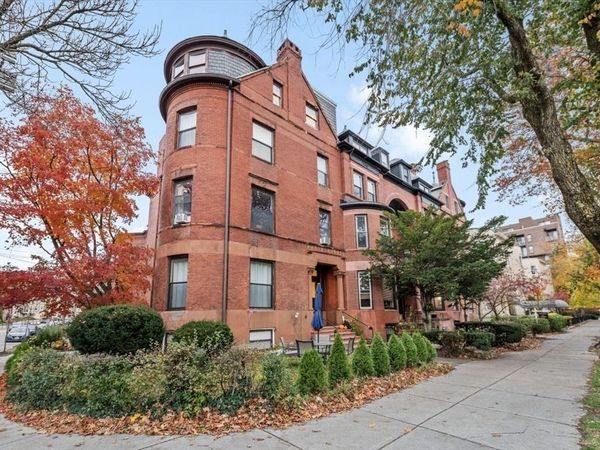 1880 Beacon St, Unit 6, Brookline, MA 02445