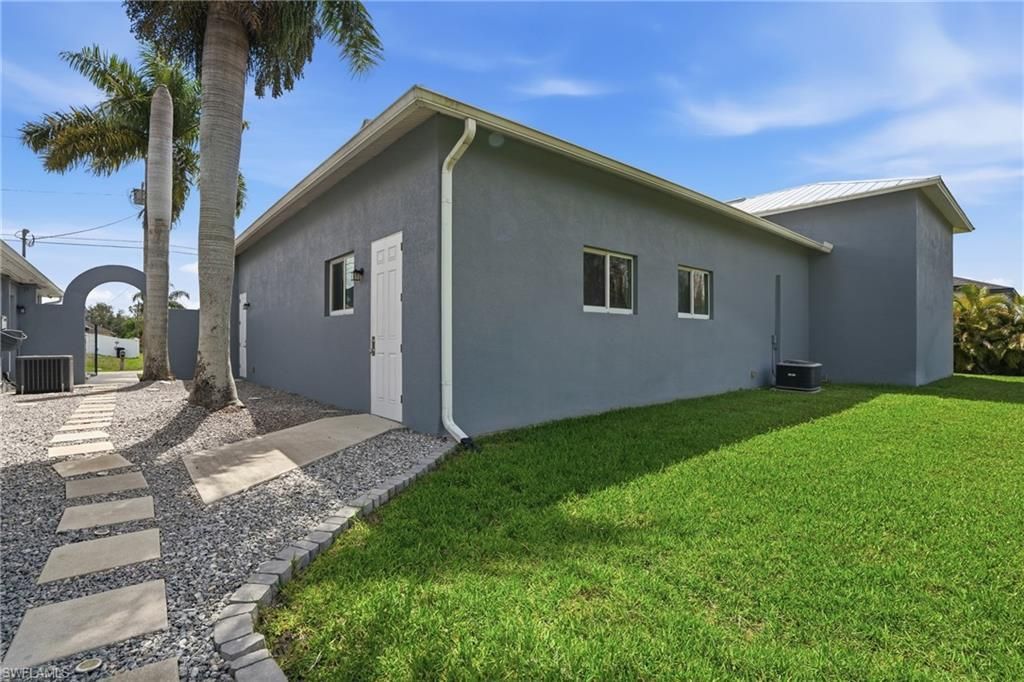 4304 NE 23rd Pl, Cape Coral, FL 33909 Photo