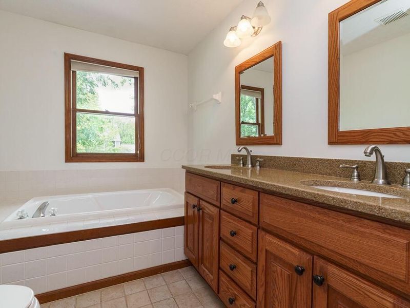 7558 Bardston Drive , Dublin, OH 43017 Photo 19