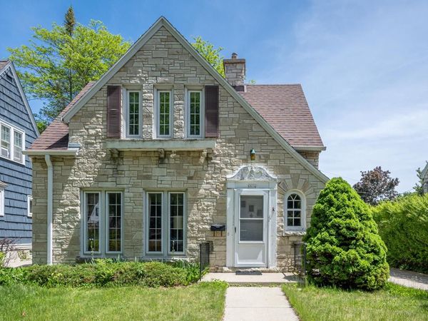 5516 N Lydell AVENUE, Whitefish Bay, WI 53217