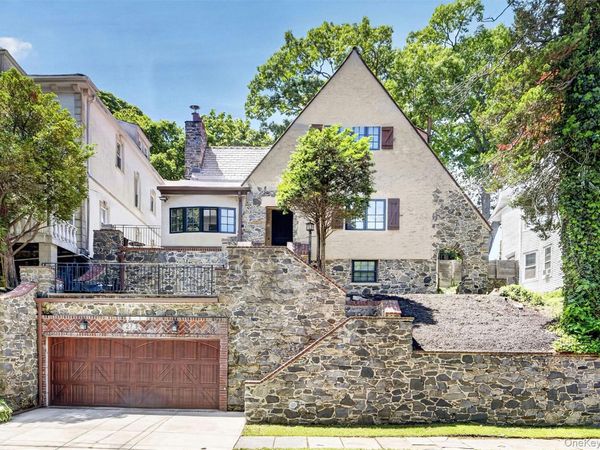 27 Desmond Avenue , Bronxville, NY 10708