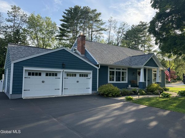 4 Lynnfield Drive, Queensbury, NY 12804