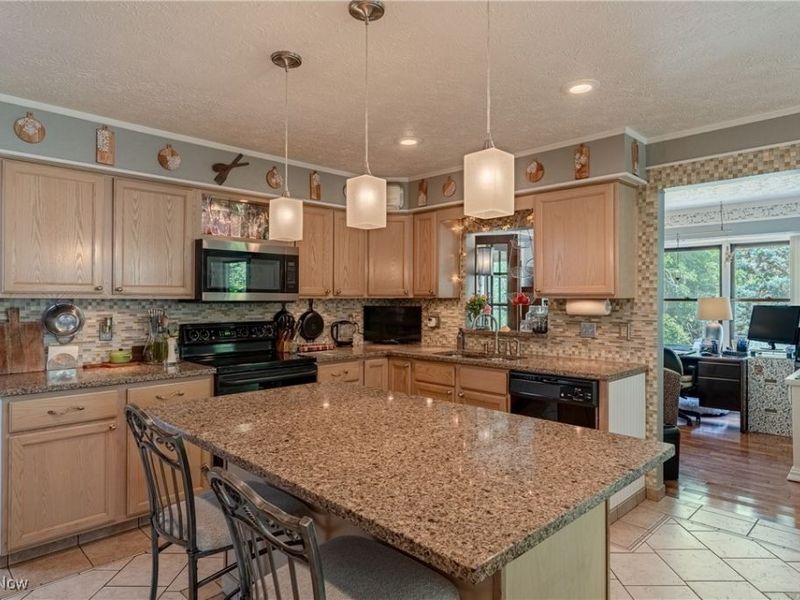 7538 Ridge Road , Parma, OH 44129 Photo 11