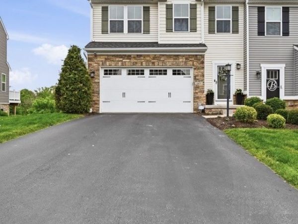 1415 Deer Creek Crossing Dr, Canonsburg, PA 15317