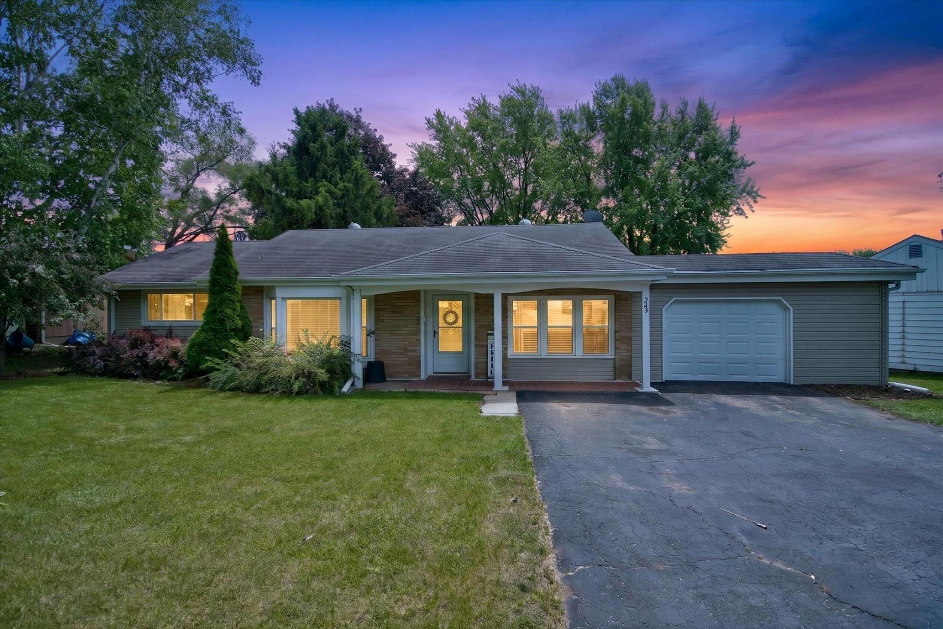 249 Hickory Lane, Antioch, IL 60002 Main Photo