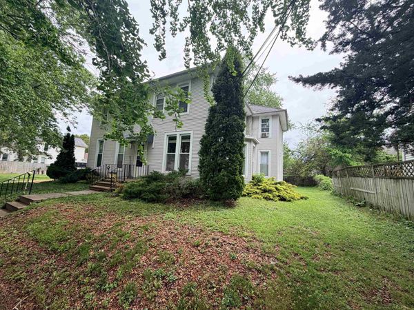 211 N Grove Avenue, FREEPORT, IL 61032
