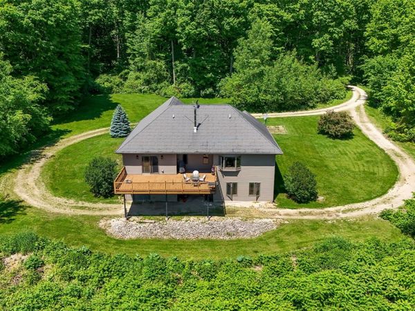 37754 390th Street, Guttenberg, IA 52052