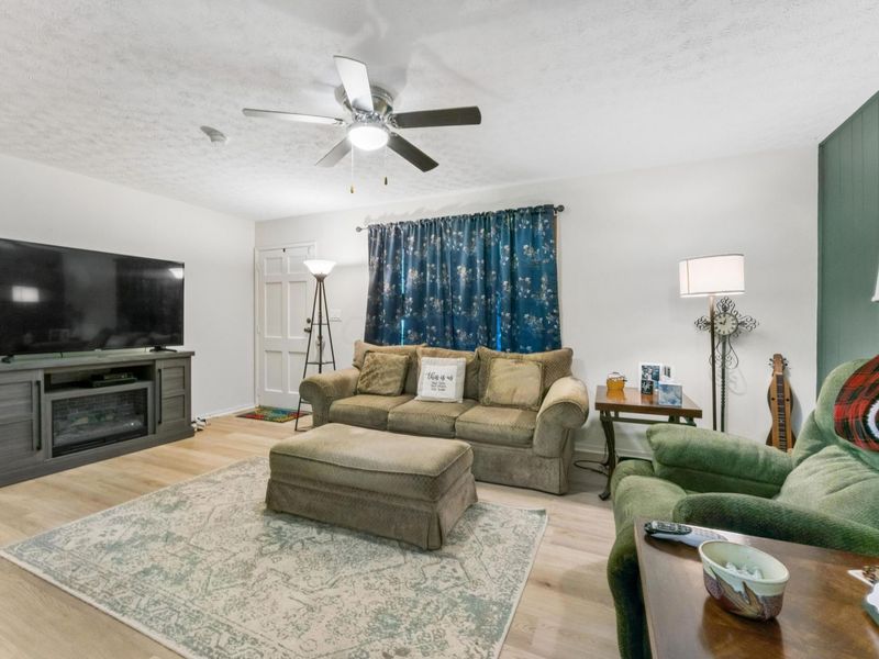 713 Gilmore Drive , Reynoldsburg, OH 43068 Photo 4