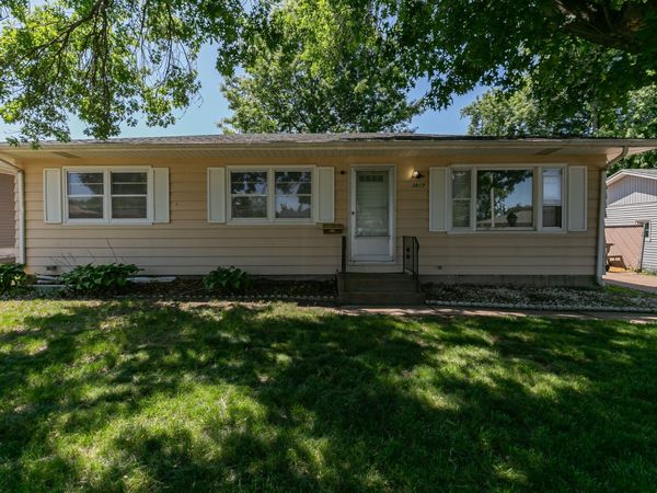 3017 W Lombard Street , Davenport, IA 52804