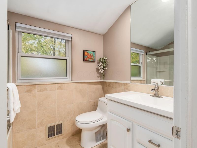 146 W North Broadway, Columbus, OH 43214 Photo 33