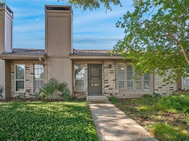 7520 Highmont Street, Unit 29, Dallas, TX 75230